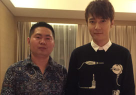 广州yy易游与明星合影